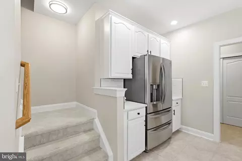Entry Way - 19925 Interlachen Cir, Ashburn, VA 20147 photo 5 of 13