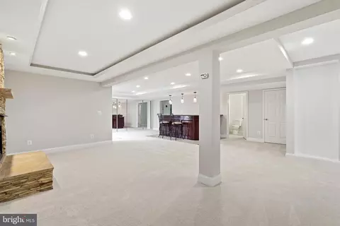 Living - 19925 Interlachen Cir, Ashburn, VA 20147 photo 10 of 11