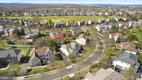 View/Area - 19925 Interlachen Cir, Ashburn, VA 20147 photo 6 of 7