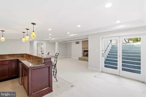 Living - 19925 Interlachen Cir, Ashburn, VA 20147 photo 9 of 11