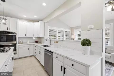 Kitchen - 19925 Interlachen Cir, Ashburn, VA 20147 photo 4 of 4