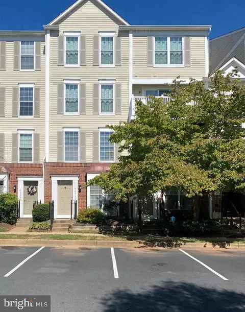 46934 Courtyard Sq #300, Sterling, VA 20164