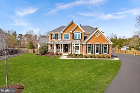 22043 Water Run Ct, Ashburn, VA 20148
