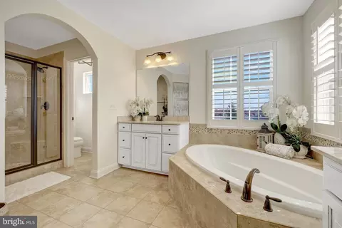 Bath - 26760 Crusher Dr, Chantilly, VA 20152 photo 4 of 8