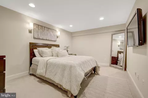 Bedroom - 26760 Crusher Dr, Chantilly, VA 20152 photo 3 of 10