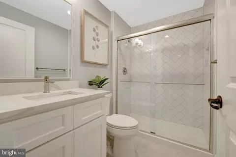 Bath - 26760 Crusher Dr, Chantilly, VA 20152 photo 2 of 8