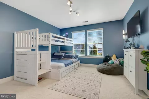 Bedroom - 26760 Crusher Dr, Chantilly, VA 20152 photo 9 of 10