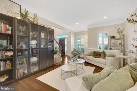 Entry Way - 26760 Crusher Dr, Chantilly, VA 20152 photo 8 of 14