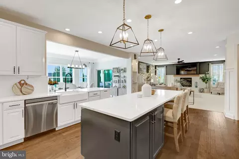 Kitchen - 26760 Crusher Dr, Chantilly, VA 20152 photo 4 of 4