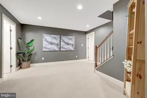 Entry Way - 26760 Crusher Dr, Chantilly, VA 20152 photo 10 of 14