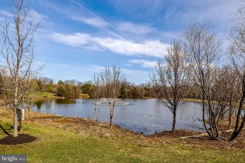 View/Area - 26760 Crusher Dr, Chantilly, VA 20152 photo 2 of 18