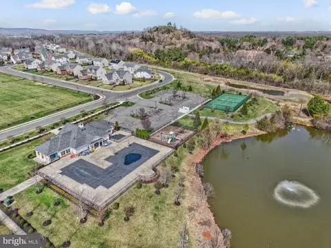 View/Area - 26760 Crusher Dr, Chantilly, VA 20152 photo 10 of 18