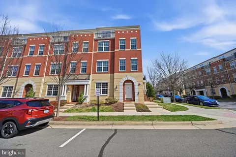 19416 Coppermine Sq, Leesburg, VA 20176