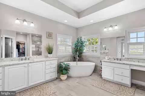 Bath - 38527 Ditchling Pl, Hamilton, VA 20158 photo 3 of 7