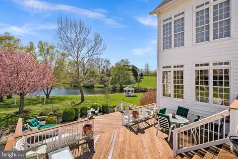 Exterior - 38527 Ditchling Pl, Hamilton, VA 20158 photo 6 of 18