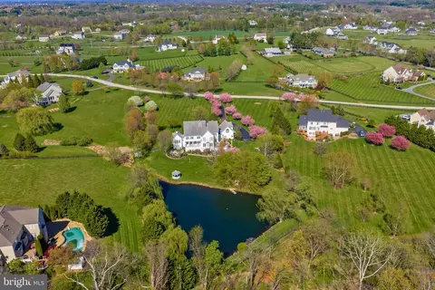View/Area - 38527 Ditchling Pl, Hamilton, VA 20158 photo 9 of 11