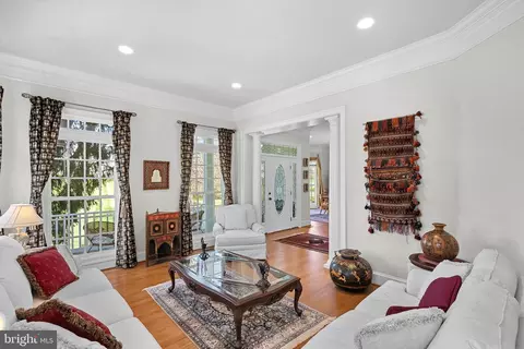 Living - 38527 Ditchling Pl, Hamilton, VA 20158 photo 2 of 5