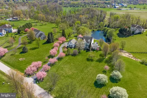 View/Area - 38527 Ditchling Pl, Hamilton, VA 20158 photo 4 of 11