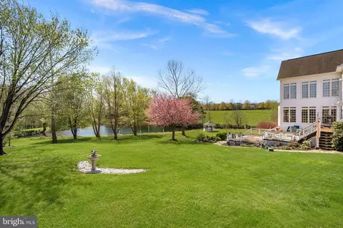 Exterior - 38527 Ditchling Pl, Hamilton, VA 20158 photo 14 of 18