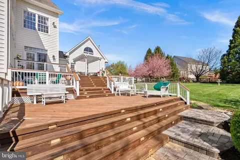 Exterior - 38527 Ditchling Pl, Hamilton, VA 20158 photo 9 of 18