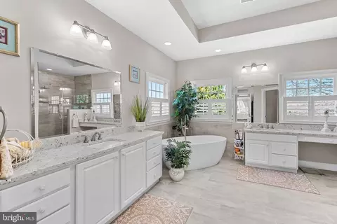 Bath - 38527 Ditchling Pl, Hamilton, VA 20158 photo 1 of 7