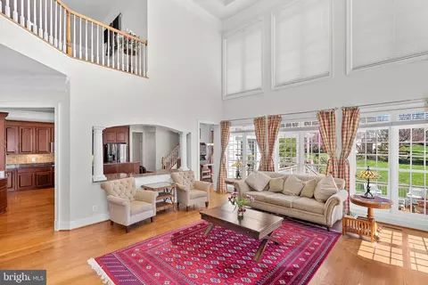 Living - 38527 Ditchling Pl, Hamilton, VA 20158 photo 4 of 5