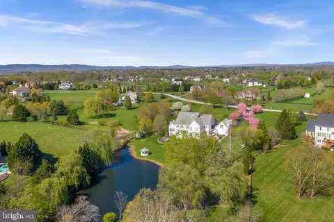 View/Area - 38527 Ditchling Pl, Hamilton, VA 20158 photo 7 of 11