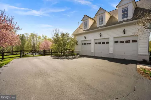 Exterior - 38527 Ditchling Pl, Hamilton, VA 20158 photo 18 of 18