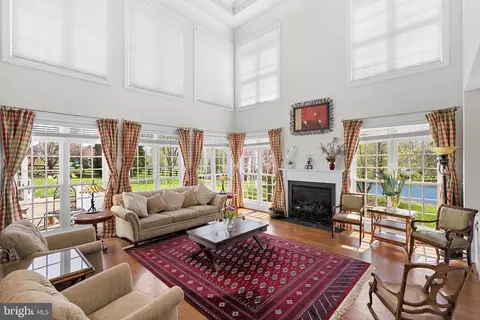 Living - 38527 Ditchling Pl, Hamilton, VA 20158 photo 3 of 5