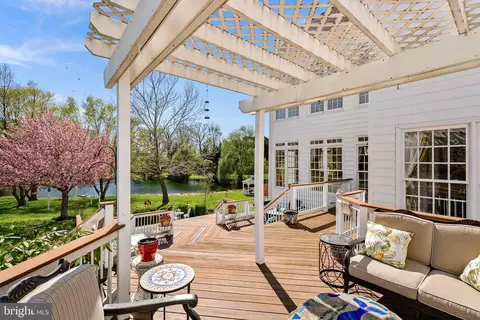 Exterior - 38527 Ditchling Pl, Hamilton, VA 20158 photo 7 of 18