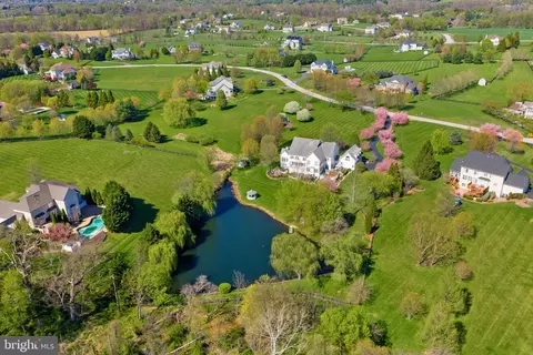 View/Area - 38527 Ditchling Pl, Hamilton, VA 20158 photo 8 of 11