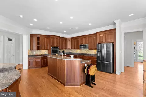 Kitchen - 38527 Ditchling Pl, Hamilton, VA 20158 photo 4 of 6