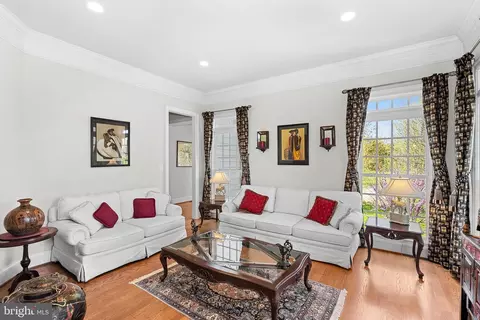 Living - 38527 Ditchling Pl, Hamilton, VA 20158 photo 1 of 5