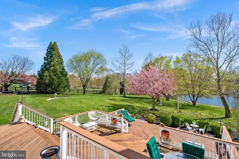 Exterior - 38527 Ditchling Pl, Hamilton, VA 20158 photo 8 of 18