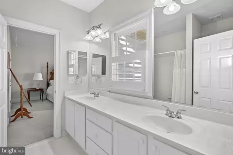 Bath - 38527 Ditchling Pl, Hamilton, VA 20158 photo 6 of 7