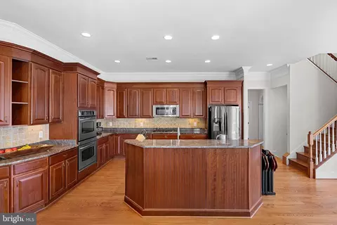 Kitchen - 38527 Ditchling Pl, Hamilton, VA 20158 photo 5 of 6
