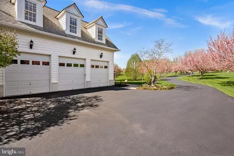 Exterior - 38527 Ditchling Pl, Hamilton, VA 20158 photo 17 of 18