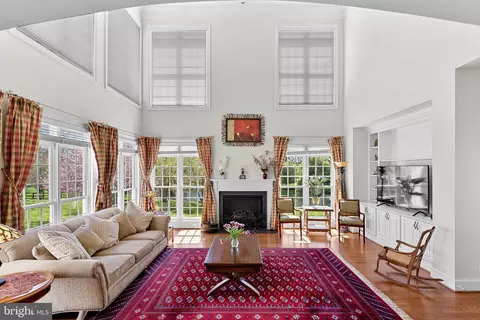 Living - 38527 Ditchling Pl, Hamilton, VA 20158 photo 5 of 5