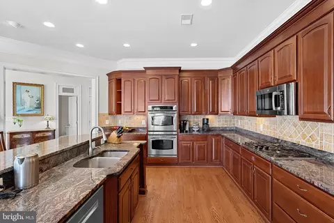 Kitchen - 38527 Ditchling Pl, Hamilton, VA 20158 photo 6 of 6