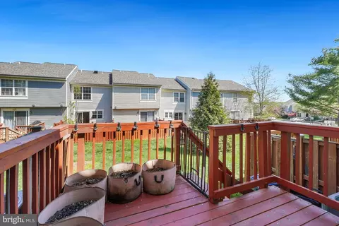 Exterior - 46724 Summit Ter, Sterling, VA 20164 photo 3 of 4