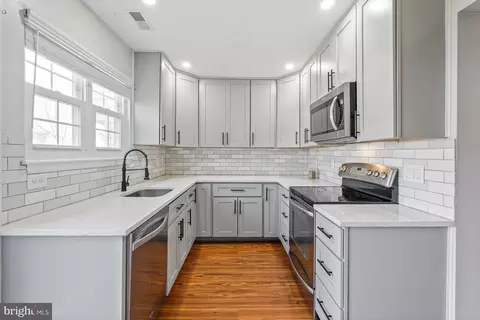 Kitchen - 46724 Summit Ter, Sterling, VA 20164 photo 1 of 7