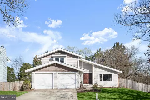 102 Evergreen St, Sterling, VA 20164