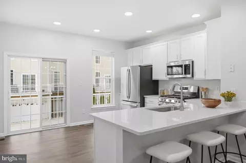 Entry Way - 42834 Mccomas Ter, Chantilly, VA 20152 photo 6 of 8