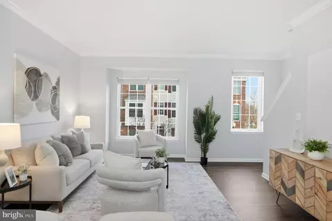 Living - 42834 Mccomas Ter, Chantilly, VA 20152 photo 1 of 1