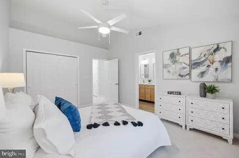 Bedroom - 42834 Mccomas Ter, Chantilly, VA 20152 photo 3 of 6