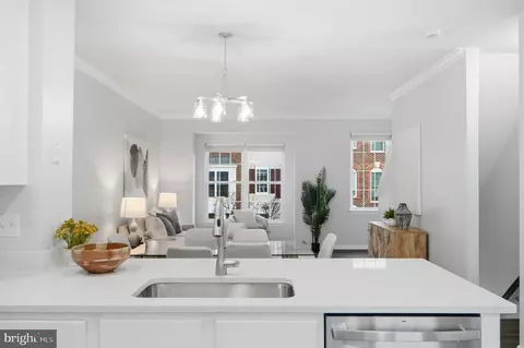 Entry Way - 42834 Mccomas Ter, Chantilly, VA 20152 photo 5 of 8