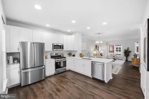Entry Way - 42834 Mccomas Ter, Chantilly, VA 20152 photo 4 of 8