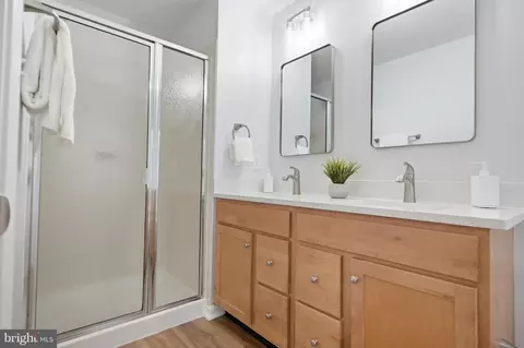 Bath - 42834 Mccomas Ter, Chantilly, VA 20152 photo 3 of 3