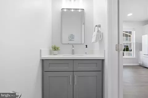Entry Way - 42834 Mccomas Ter, Chantilly, VA 20152 photo 7 of 8