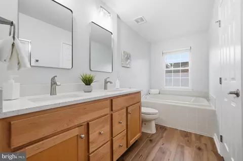 Bath - 42834 Mccomas Ter, Chantilly, VA 20152 photo 2 of 3